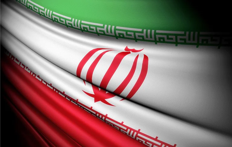 چگونه با طراحی پرچم حرفه‌ای، اولین برداشت برند را ماندگار کنیم؟ 